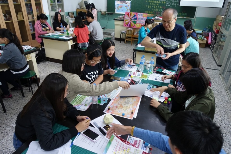 88門課自由選　中市府與在地館院、學校合作培養學生學習精神。(特派員林惠貞翻攝)